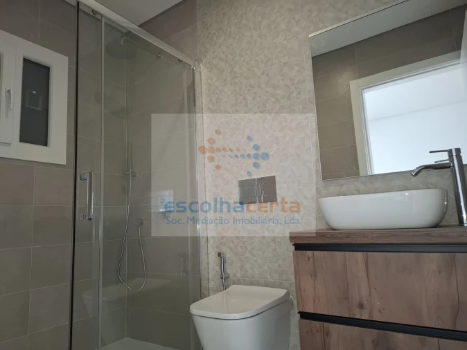 Moradia T4 para Venda em Fernao Ferro Foto 7