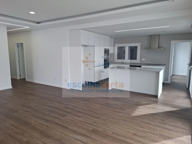 Moradia T4 para Venda em Fernao Ferro Foto 2