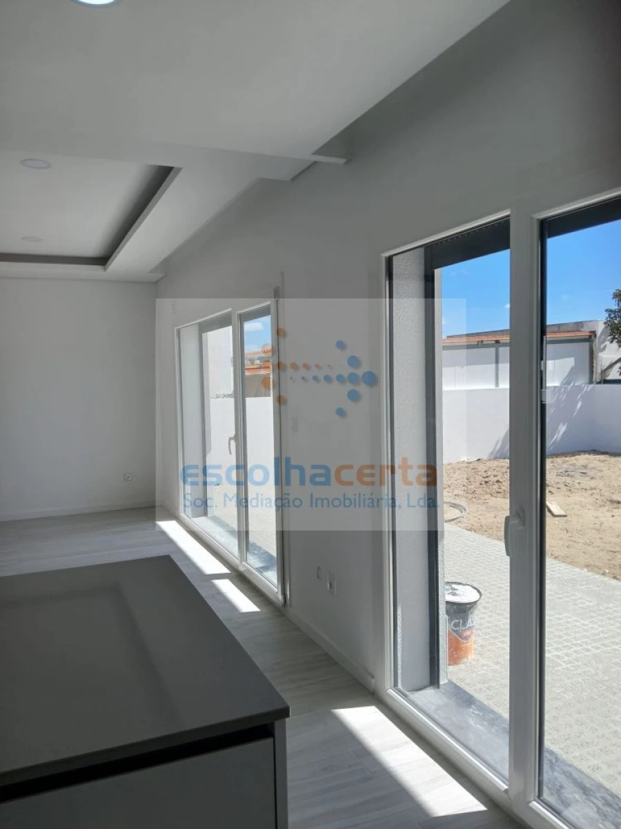 Moradia T4 para Venda em Fernao Ferro Foto 28