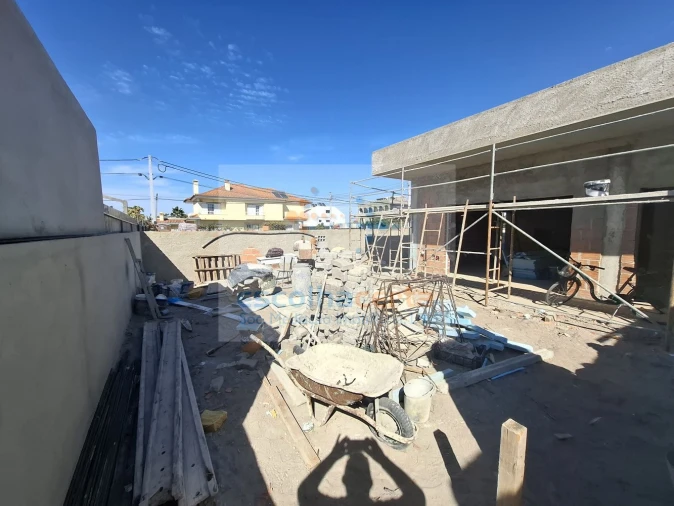 Moradia T4 para Venda em Fernao Ferro Foto 4