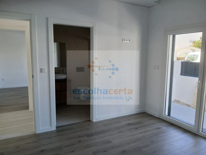 Moradia T4 para Venda em Fernao Ferro Foto 31