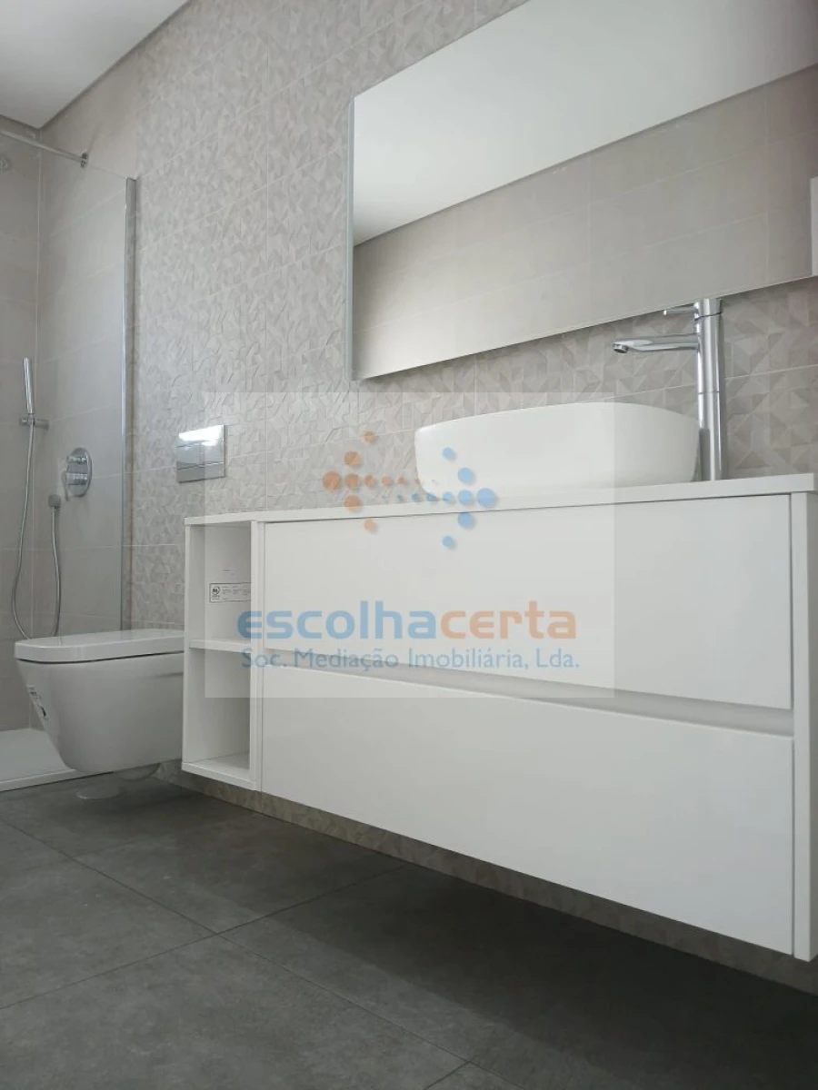 Moradia T4 para Venda em Fernao Ferro Foto 33