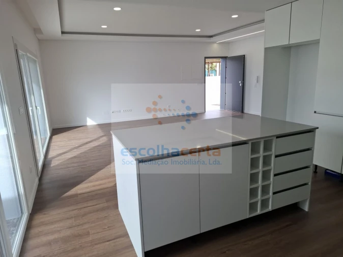 Moradia T4 para Venda em Fernao Ferro Foto 4