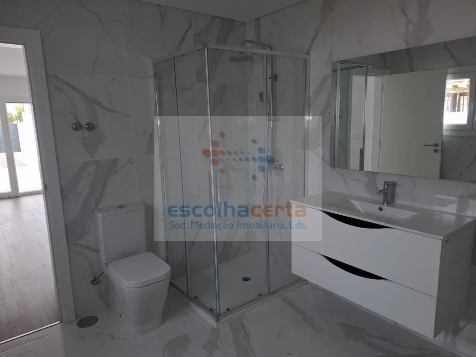 Moradia T4 para Venda em Fernao Ferro Foto 12