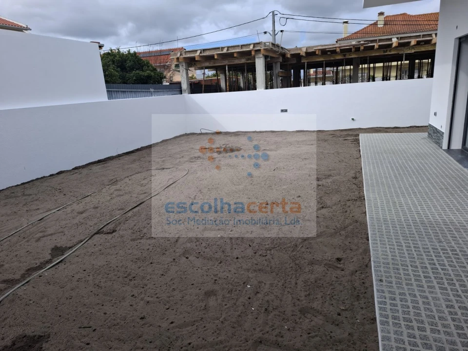 Moradia T4 para Venda em Fernao Ferro Foto 14