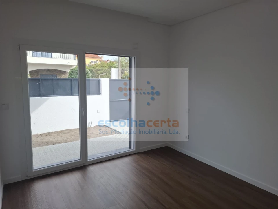 Moradia T4 para Venda em Fernao Ferro Foto 8