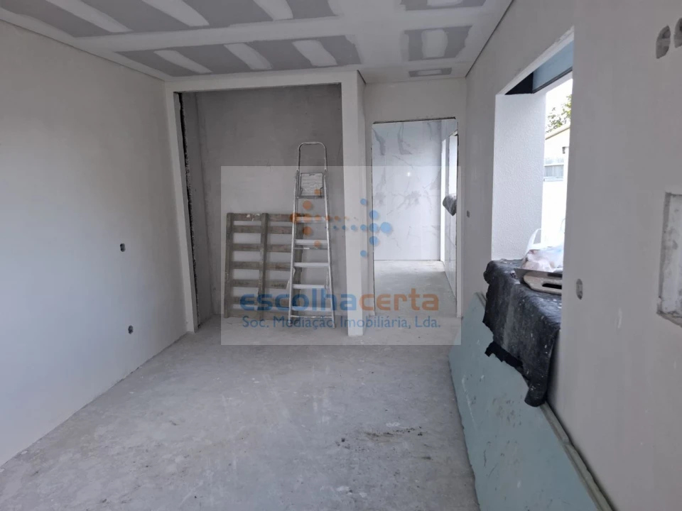 Moradia T4 para Venda em Fernao Ferro Foto 8