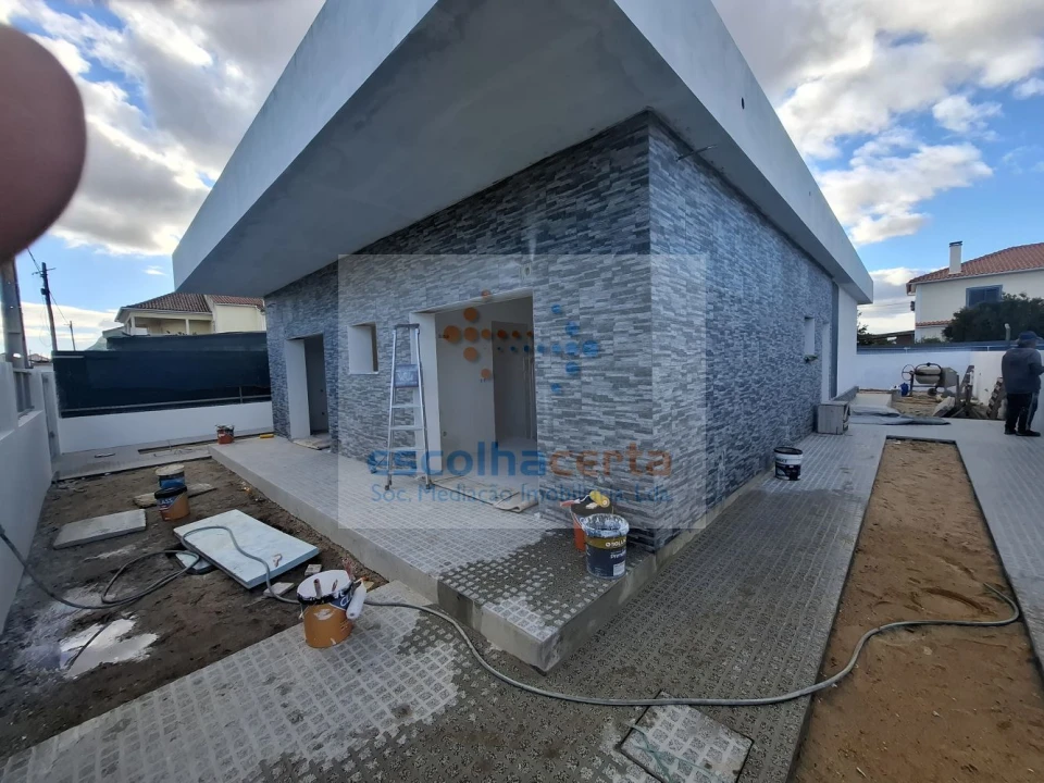 Moradia T4 para Venda em Fernao Ferro Foto 1