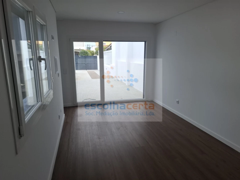 Moradia T4 para Venda em Fernao Ferro Foto 13