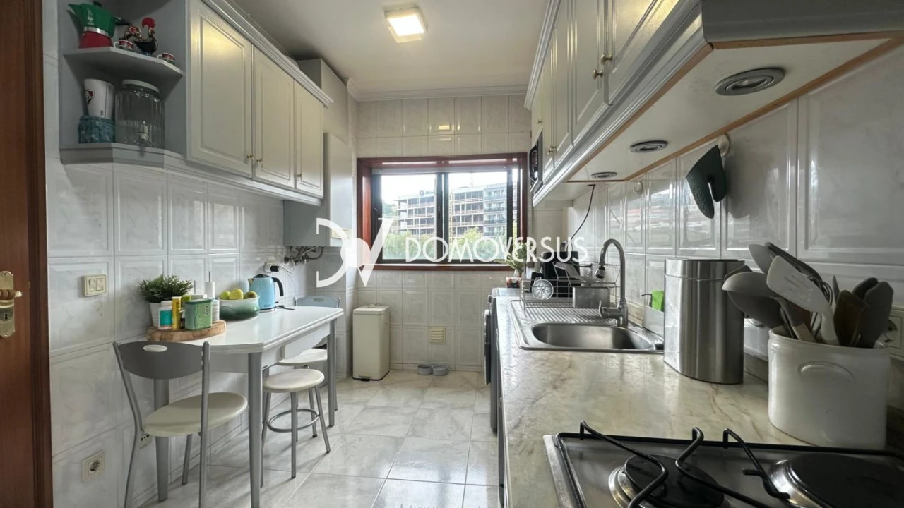 Apartamento T3 para Venda em Oliveira do Douro Foto 4