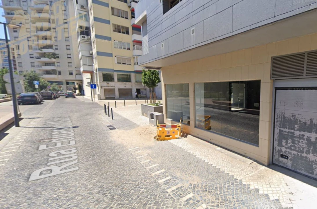 Loja para Venda em Campolide Foto 1