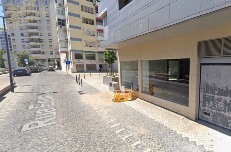 Loja para Venda em Campolide Foto 1