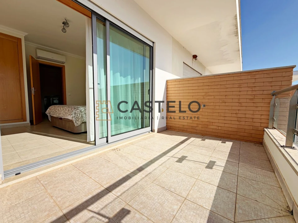 Moradia T2 para Venda em Albufeira e Olhos de Água Foto 1