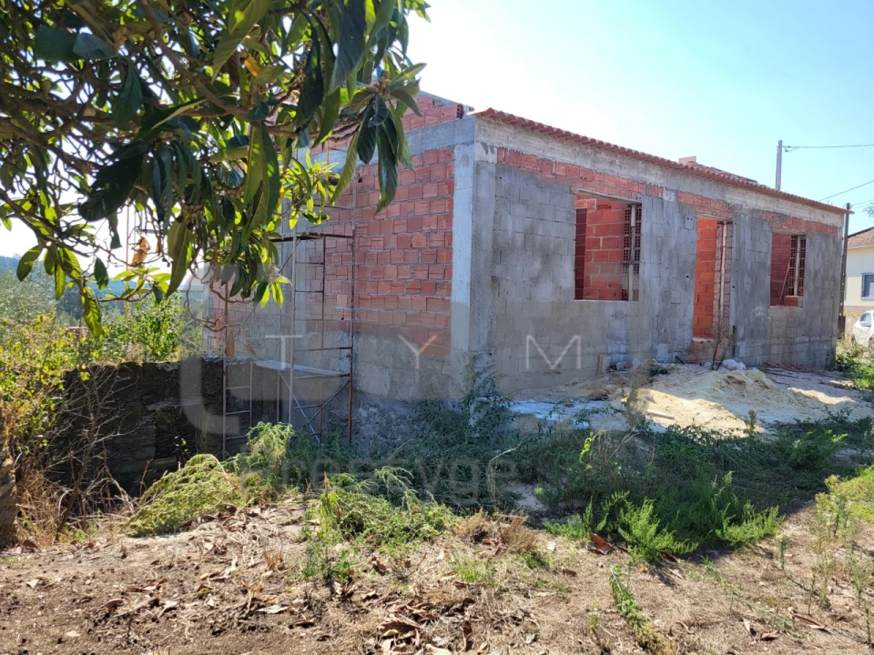 Moradia T3 para Venda em Olalhas Foto 1