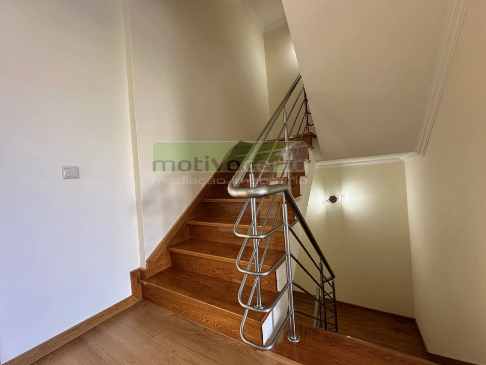 Moradia T4 para Arrendamento em São Domingos de Rana Foto 8