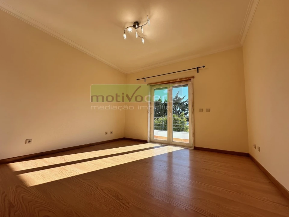 Moradia T4 para Arrendamento em São Domingos de Rana Foto 9