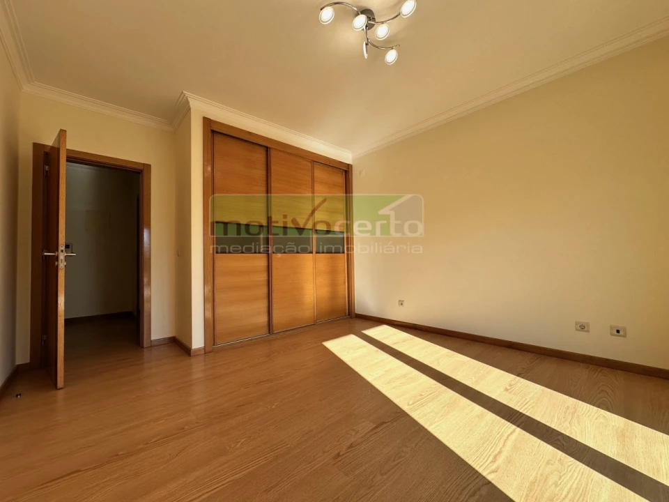 Moradia T4 para Arrendamento em São Domingos de Rana Foto 10