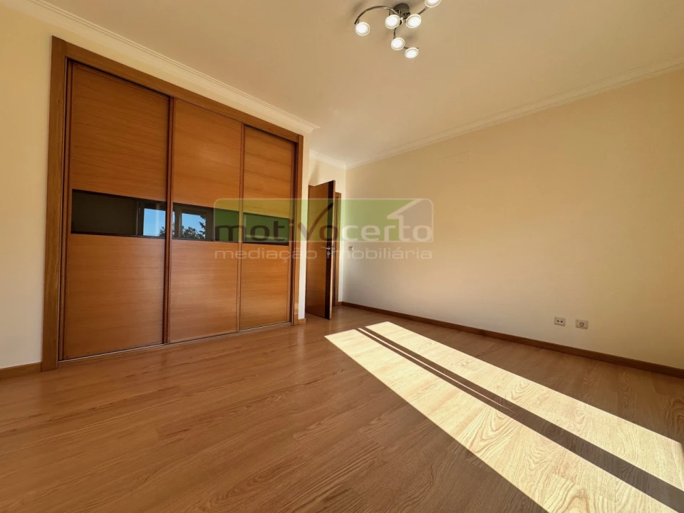 Moradia T4 para Arrendamento em São Domingos de Rana Foto 12