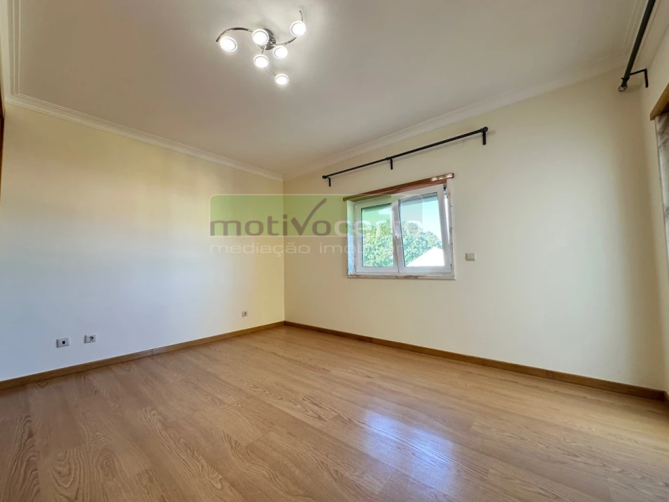 Moradia T4 para Arrendamento em São Domingos de Rana Foto 13