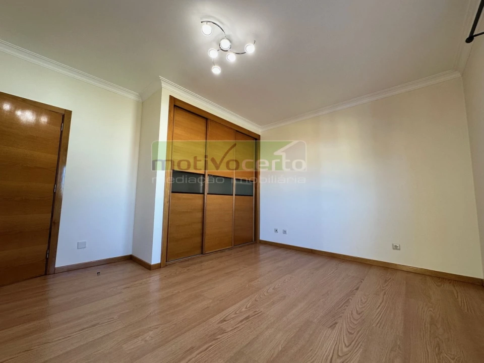 Moradia T4 para Arrendamento em São Domingos de Rana Foto 14