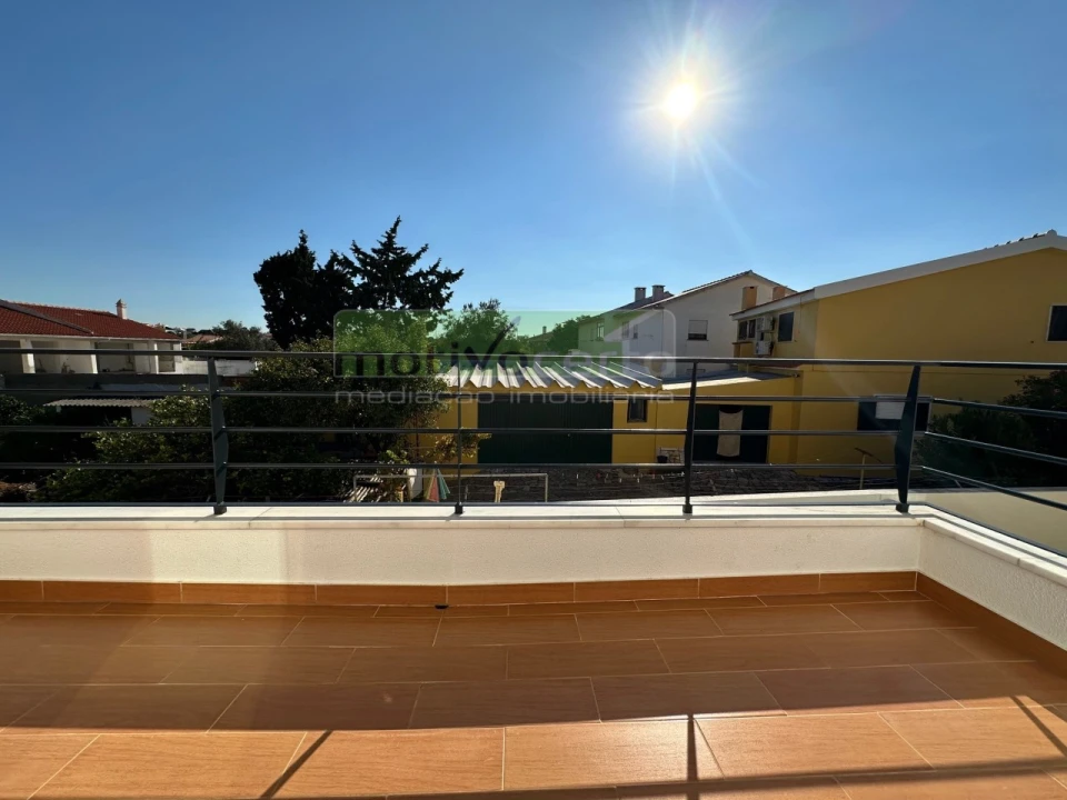 Moradia T4 para Arrendamento em São Domingos de Rana Foto 17