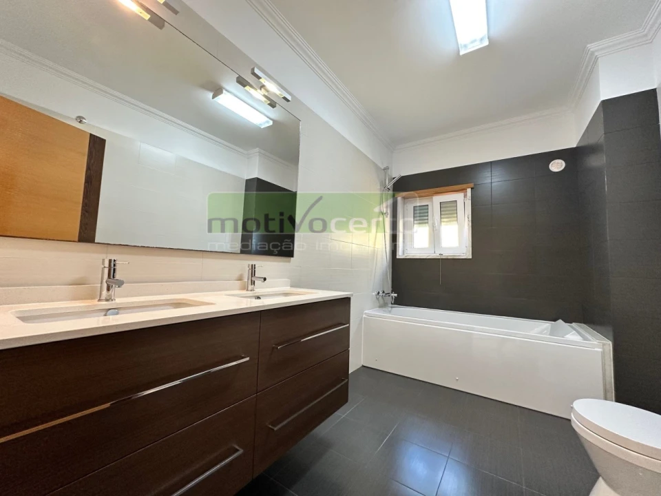 Moradia T4 para Arrendamento em São Domingos de Rana Foto 19