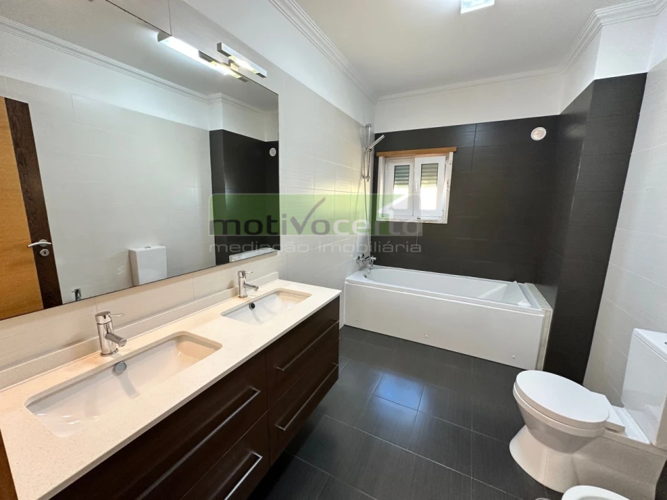 Moradia T4 para Arrendamento em São Domingos de Rana Foto 20