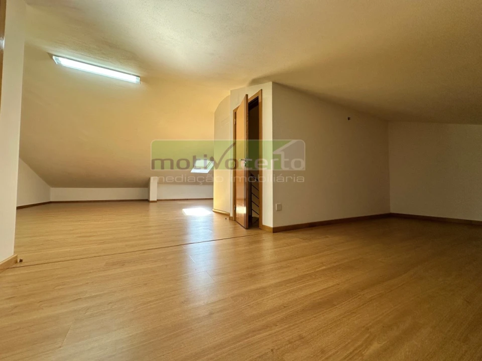 Moradia T4 para Arrendamento em São Domingos de Rana Foto 22