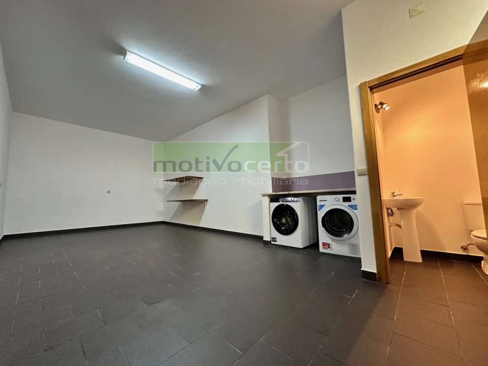 Moradia T4 para Arrendamento em São Domingos de Rana Foto 25