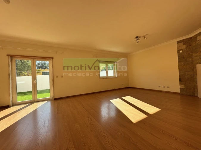 Moradia T4 para Arrendamento em São Domingos de Rana Foto 3