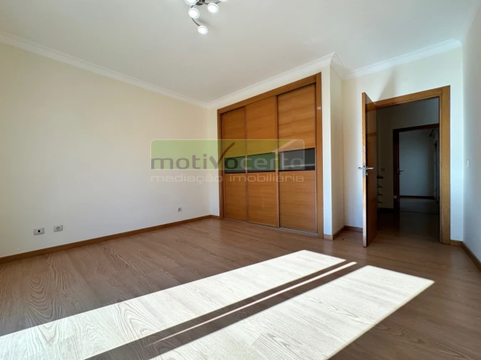 Moradia T4 para Arrendamento em São Domingos de Rana Foto 11