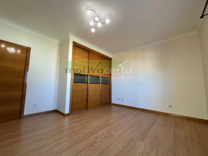 Moradia T4 para Arrendamento em São Domingos de Rana Foto 14