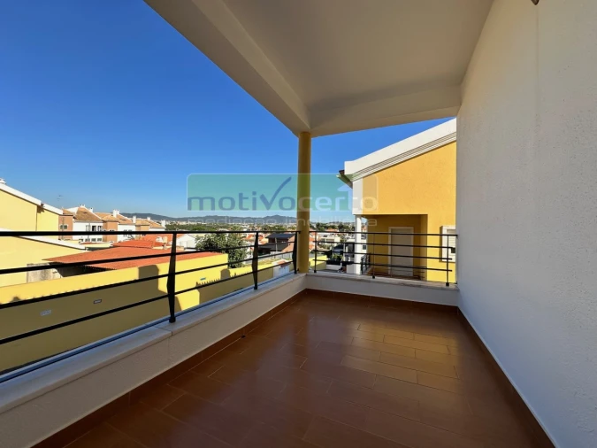 Moradia T4 para Arrendamento em São Domingos de Rana Foto 16