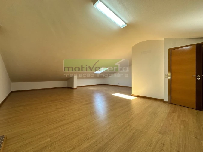 Moradia T4 para Arrendamento em São Domingos de Rana Foto 21