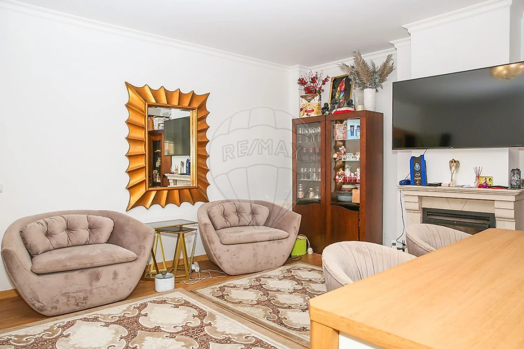 Apartamento T3 para Venda em Aveiras de Cima Foto 8