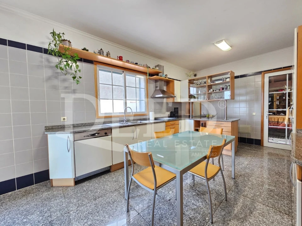 Moradia T4 para Venda em São Roque Foto 9