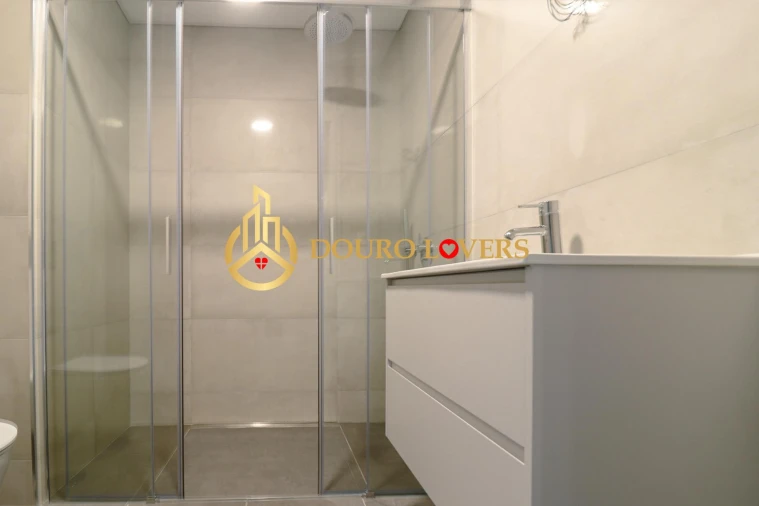 Apartamento T3 para Venda em Cedofeita, Santo Ildefonso, Sé, Miragaia, São Nicolau e Vitória Foto 18