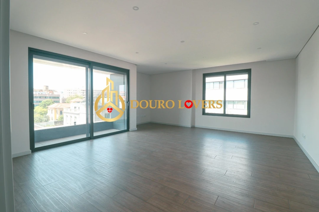 Apartamento T3 para Venda em Cedofeita, Santo Ildefonso, Sé, Miragaia, São Nicolau e Vitória Foto 3