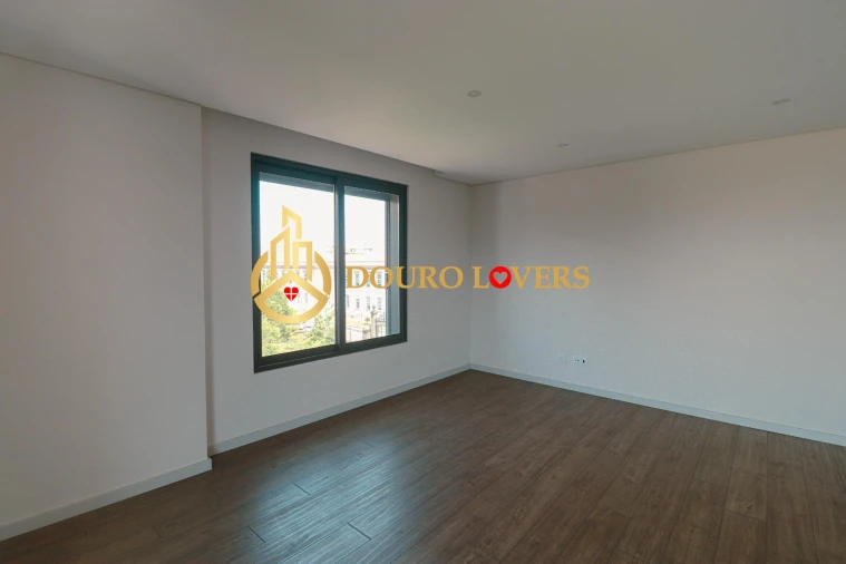 Apartamento T3 para Venda em Cedofeita, Santo Ildefonso, Sé, Miragaia, São Nicolau e Vitória Foto 14