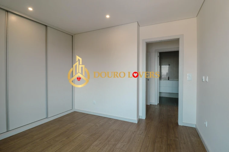 Apartamento T3 para Venda em Cedofeita, Santo Ildefonso, Sé, Miragaia, São Nicolau e Vitória Foto 15
