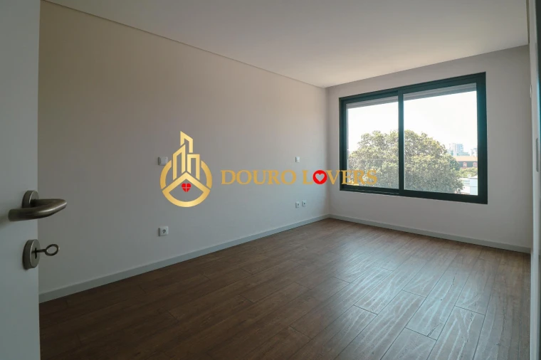 Apartamento T3 para Venda em Cedofeita, Santo Ildefonso, Sé, Miragaia, São Nicolau e Vitória Foto 16