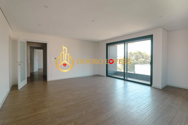 Apartamento T3 para Venda em Cedofeita, Santo Ildefonso, Sé, Miragaia, São Nicolau e Vitória Foto 2