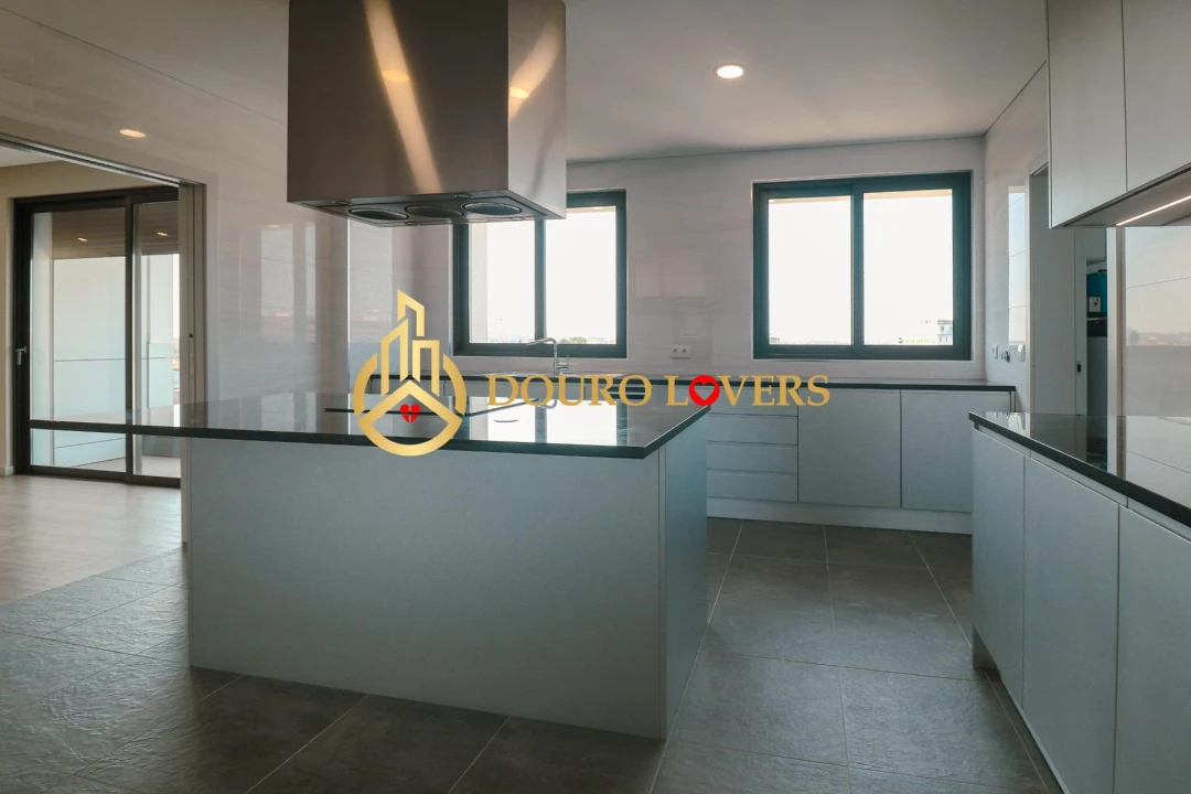 Apartamento T4 para Venda em Cedofeita, Santo Ildefonso, Sé, Miragaia, São Nicolau e Vitória Foto 1