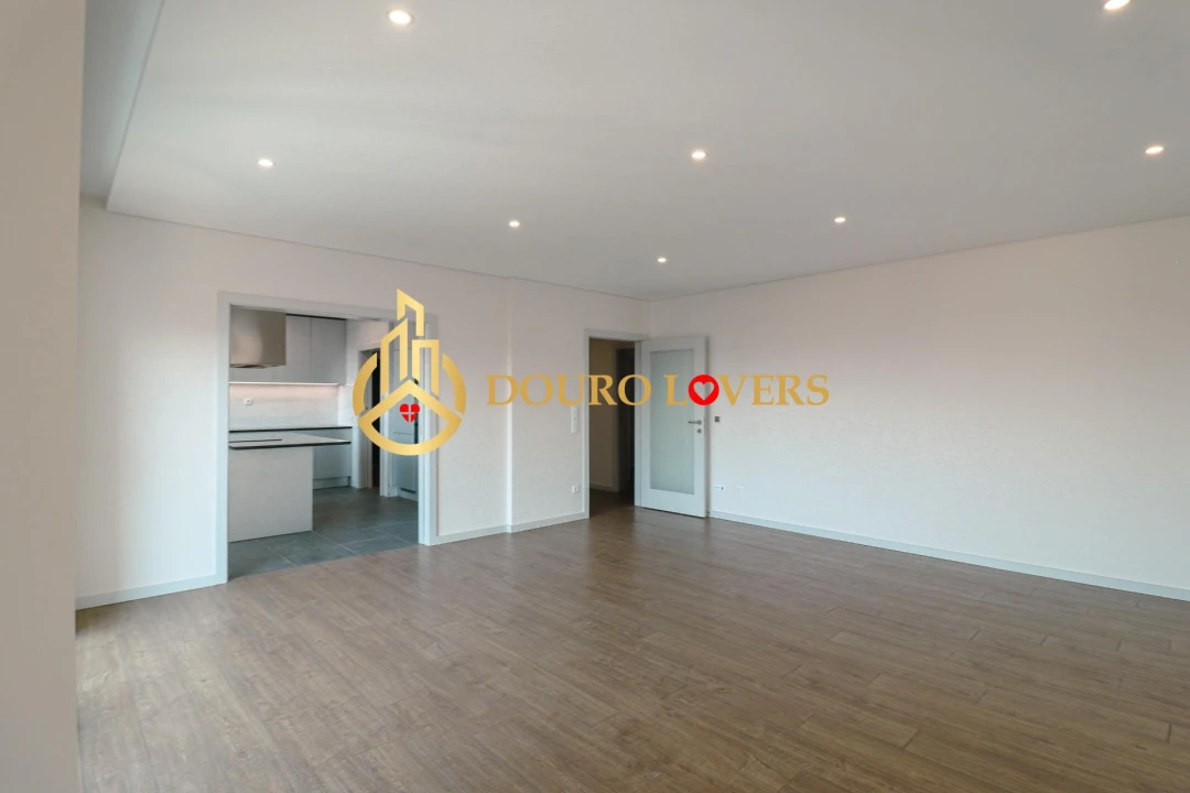 Apartamento T4 para Venda em Cedofeita, Santo Ildefonso, Sé, Miragaia, São Nicolau e Vitória Foto 15