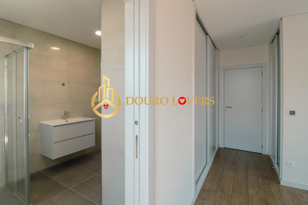 Apartamento T4 para Venda em Cedofeita, Santo Ildefonso, Sé, Miragaia, São Nicolau e Vitória Foto 23