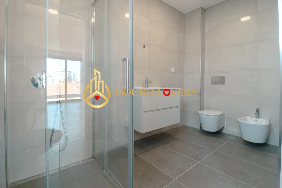 Apartamento T4 para Venda em Cedofeita, Santo Ildefonso, Sé, Miragaia, São Nicolau e Vitória Foto 24
