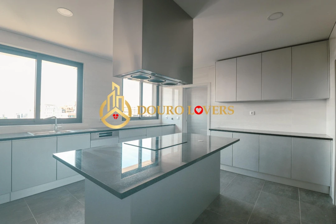 Apartamento T4 para Venda em Cedofeita, Santo Ildefonso, Sé, Miragaia, São Nicolau e Vitória Foto 3
