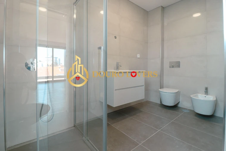 Apartamento T4 para Venda em Cedofeita, Santo Ildefonso, Sé, Miragaia, São Nicolau e Vitória Foto 24