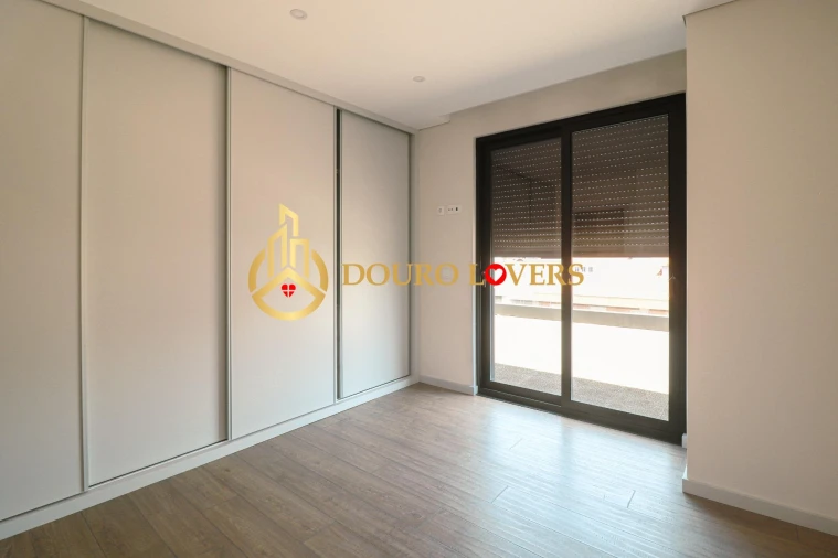 Apartamento T4 para Venda em Cedofeita, Santo Ildefonso, Sé, Miragaia, São Nicolau e Vitória Foto 25