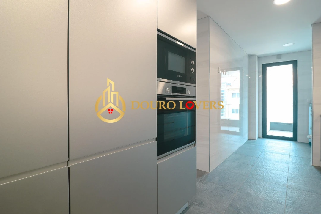 Apartamento T3 para Venda em Cedofeita, Santo Ildefonso, Sé, Miragaia, São Nicolau e Vitória Foto 8